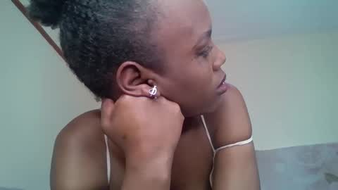 bunnydiva_ online show from 10-04-25, 09:18