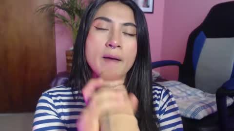 Snapshot of bunnyemilyr0s33 chatting on 12-05-25, 04:14 bunnyEmilyR0s33 online show from 12-05-25, 04:14