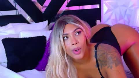 Snapshot of bunnynicolle chatting on 03-12-25, 07:38 ONLYFANS online show from 03-12-25, 07:38