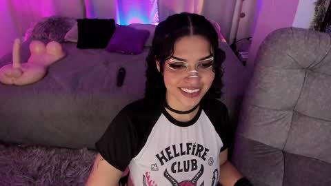 Snapshot of bunnypeachyy chatting on 12-17-24, 05:40 online show from 12-17-24, 05:40