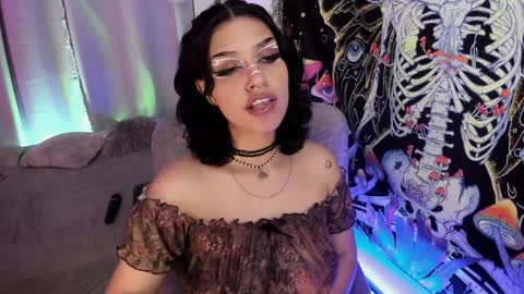 Snapshot of bunnypeachyy chatting on 12-21-24, 10:06 online show from 12-21-24, 10:06