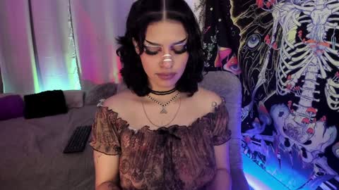 Snapshot of bunnypeachyy chatting on 01-03-25, 01:27 online show from 01-03-25, 01:27