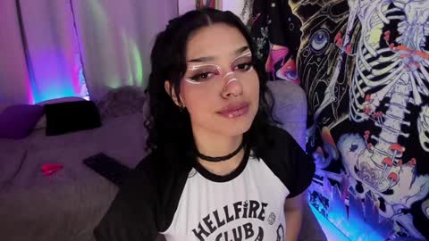 Snapshot of bunnypeachyy chatting on 01-05-25, 02:27 online show from 01-05-25, 02:27