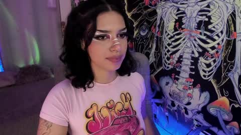 Snapshot of bunnypeachyy chatting on 01-18-25, 07:07 online show from 01-18-25, 07:07