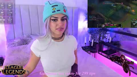 Snapshot of bunnypeachyy chatting on 09-15-25, 03:56 online show from 09-15-25, 03:56