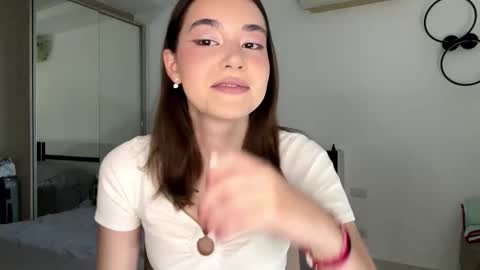 Snapshot of burmahimes chatting on 02-18-26, 07:48 Nica online show from 02-18-26, 07:48