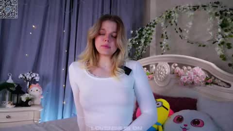 Snapshot of burnletitallburn chatting on 02-09-26, 03:27 Jessica online show from 02-09-26, 03:27