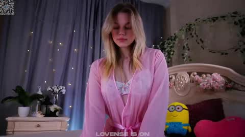 Snapshot of burnletitallburn chatting on 02-10-26, 03:38 Jessica online show from 02-10-26, 03:38