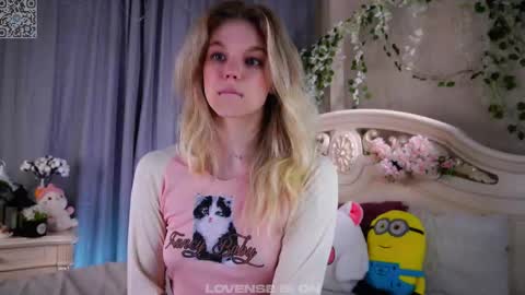 Snapshot of burnletitallburn chatting on 02-17-26, 04:35 Jessica online show from 02-17-26, 04:35