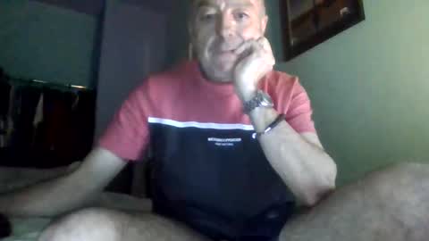 burnleyguy1977 online show from 06-07-26, 04:05