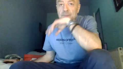 burnleyguy1977 online show from 06-08-26, 04:35
