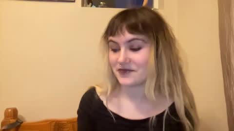 esme gray online show from 12-27-24, 01:00