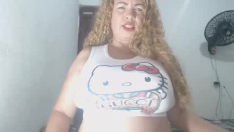 Snapshot of bustyamanda_ chatting on 05-21-26, 12:23 Amanda online show from 05-21-26, 12:23