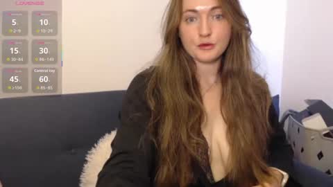 Snapshot of bustybonnieuk chatting on 10-21-25, 11:44 BustyBonnieUK online show from 10-21-25, 11:44