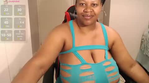 Snapshot of bustylisa85 chatting on 12-08-24, 08:15 lisa online show from 12-08-24, 08:15