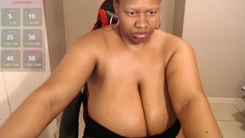 Snapshot of bustylisa85 chatting on 11-15-25, 04:03 lisa online show from 11-15-25, 04:03