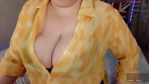 Snapshot of bustyyyheart chatting on 07-19-26, 03:43 Marina online show from 07-19-26, 03:43