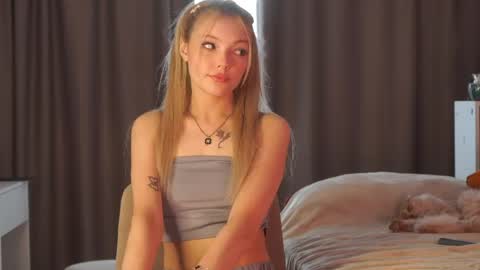 Snapshot of butteflai chatting on 05-19-26, 07:37 butteflai online show from 05-19-26, 07:37