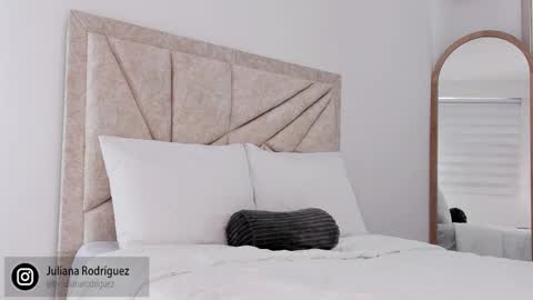 Snapshot of by_juliana chatting on 10-20-25, 09:15 online show from 10-20-25, 09:15