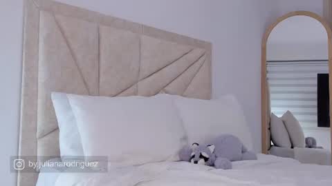 Snapshot of by_juliana chatting on 06-12-26, 02:10 online show from 06-12-26, 02:10