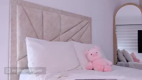 Snapshot of by_juliana chatting on 06-30-26, 01:06 online show from 06-30-26, 01:06