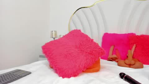 Snapshot of cahitlinbel chatting on 02-28-25, 10:09 Cahitlin online show from 02-28-25, 10:09