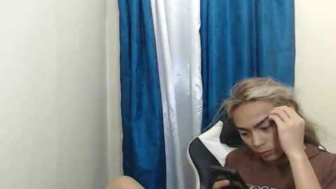 Snapshot of caitessa_bellemoir chatting on 03-11-26, 02:01 caitessa_bellemoir online show from 03-11-26, 02:01