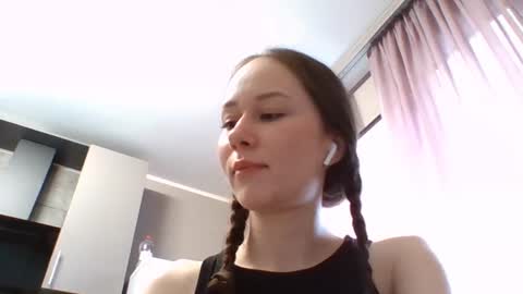 Snapshot of caitlinhannah chatting on 06-09-26, 08:37 Sara online show from 06-09-26, 08:37