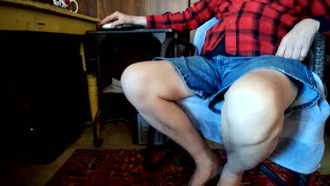 Snapshot of cali1962 chatting on 12-30-24, 06:27 Cal online show from 12-30-24, 06:27