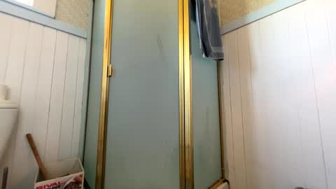 Snapshot of cali1962 chatting on 10-04-25, 06:39 Cal online show from 10-04-25, 06:39