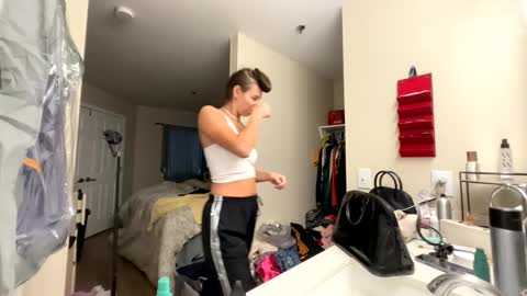 Snapshot of calicambri chatting on 09-27-25, 09:53 The Cali Cambri online show from 09-27-25, 09:53