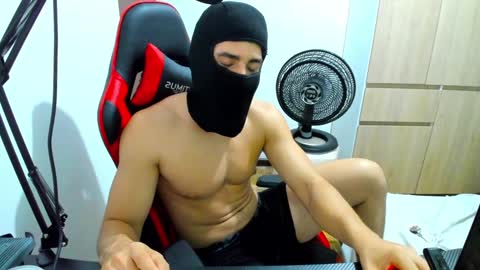 Snapshot of calihotcaliente27 chatting on 12-08-24, 06:33 calihotcaliente27 online show from 12-08-24, 06:33