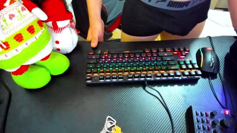 Snapshot of calihotcaliente27 chatting on 12-25-24, 09:33 calihotcaliente27 online show from 12-25-24, 09:33