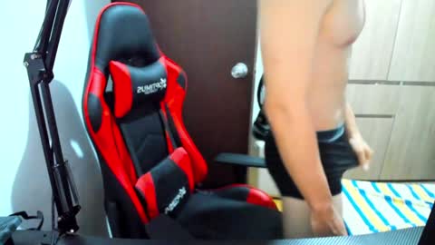 Snapshot of calihotcaliente27 chatting on 01-10-25, 10:06 calihotcaliente27 online show from 01-10-25, 10:06