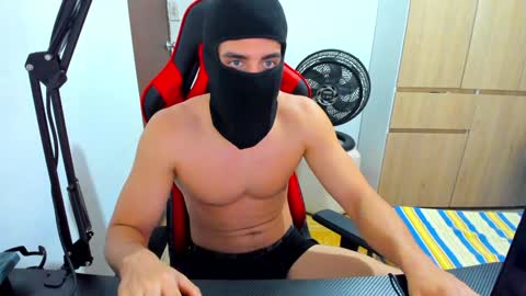 Snapshot of calihotcaliente27 chatting on 01-10-25, 01:20 calihotcaliente27 online show from 01-10-25, 01:20