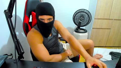 Snapshot of calihotcaliente27 chatting on 02-01-25, 02:34 calihotcaliente27 online show from 02-01-25, 02:34