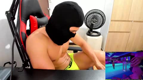 Snapshot of calihotcaliente27 chatting on 02-11-25, 04:13 calihotcaliente27 online show from 02-11-25, 04:13