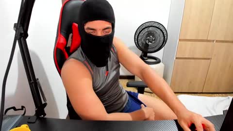 Snapshot of calihotcaliente27 chatting on 02-19-25, 02:01 calihotcaliente27 online show from 02-19-25, 02:01