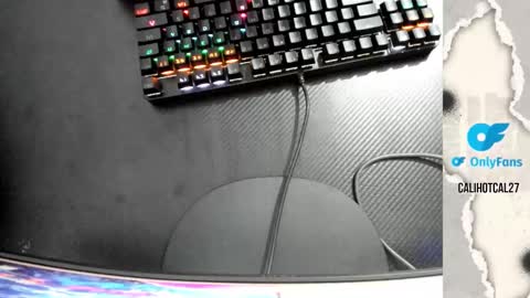 Snapshot of calihotcaliente27 chatting on 10-10-25, 11:31 calihotcaliente27 online show from 10-10-25, 11:31