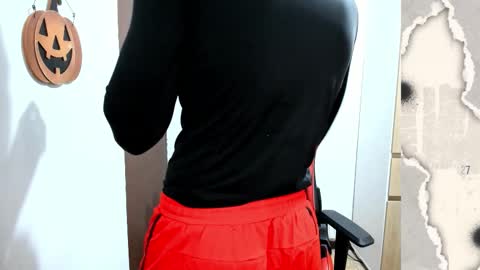 Snapshot of calihotcaliente27 chatting on 10-28-25, 12:09 calihotcaliente27 online show from 10-28-25, 12:09