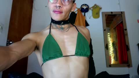 Snapshot of calioppe_10 chatting on 06-08-26, 01:20 Calioppe 10 online show from 06-08-26, 01:20