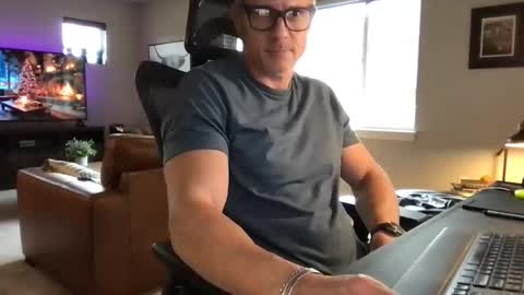 calirsedmo online show from 12-19-25, 07:32