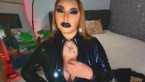 Snapshot of calista_palmer chatting on 12-07-24, 01:40 Miss Jane Commander online show from 12-07-24, 01:40