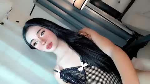 Snapshot of call_me_nina chatting on 05-30-26, 08:00 call_me_nina online show from 05-30-26, 08:00