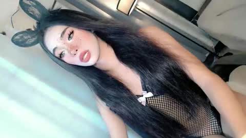 Snapshot of call_me_nina chatting on 06-01-26, 01:51 call_me_nina online show from 06-01-26, 01:51