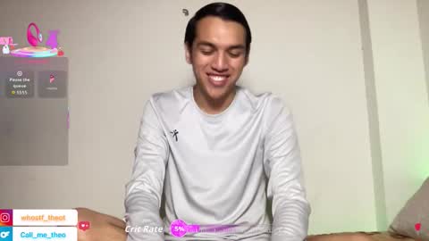 Snapshot of call_me_theo chatting on 10-08-25, 12:25 Mateo online show from 10-08-25, 12:25