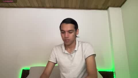 Snapshot of call_me_theo chatting on 12-02-25, 10:42 Mateo online show from 12-02-25, 10:42