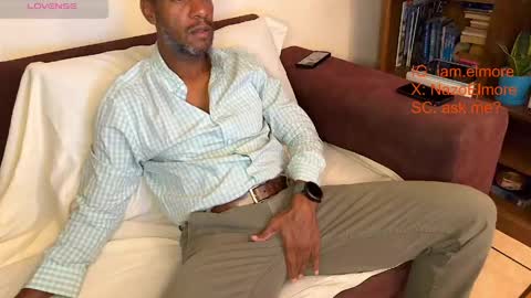 Snapshot of callmeelmore chatting on 04-22-26, 04:48 My name is Robert Dont be shysay hi I love to chat. For requests or dirty talk please use tips online show from 04-22-26, 04:48