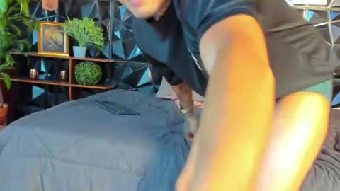 Snapshot of calvin913 chatting on 12-02-25, 05:35 calvin913 online show from 12-02-25, 05:35