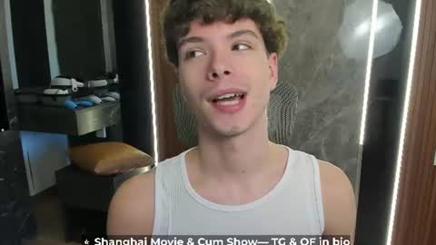 Snapshot of calvin_loves_you chatting on 07-12-26, 09:44 Hey I am Calvin online show from 07-12-26, 09:44